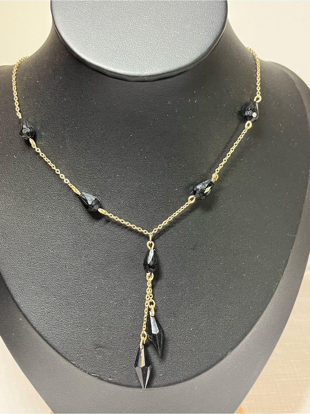 Vintage Sarah Coventry Signed Black Faceted Bead Y Necklace
Gold Tone Lariat